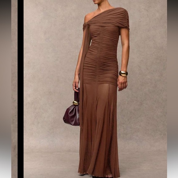 Elegant Brown Off-Shoulder Dress - Picture 7 of 8